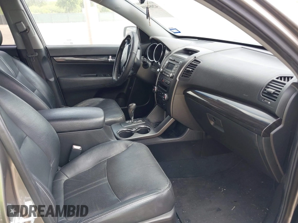 2011 Kia Sorento EX with VIN 5XYKU3A14BG100573, listed as a IAAI auction lot 42084108 with 245,187 mi miles. Bid and sale history available at carsss.com. Image 5.