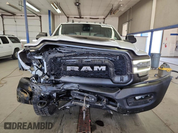 2020 Ram 2500 Power Wagon z VIN 3C6TR5EJ5LG126296, wystawiony jako Copart lot #57616555 z przebiegiem 67 960 mil mil oraz Szkoda całkowita • Salvage title. Historia ofert i sprzedaży dostępna na DreamBid. Obrazek 5.