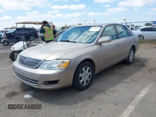 2001 Toyota Avalon XL w/Bucket Seats with VIN 4T1BF28B61U185881, listed as a IAAI auction lot 42138345 with 242,195 mi miles. Bid and sale history available at carsss.com. Image 2.