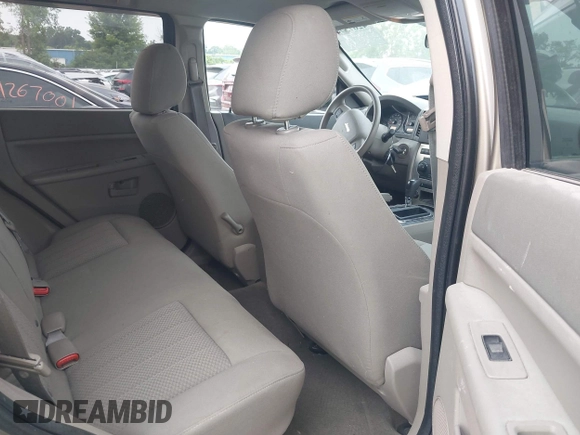 2005 Jeep Grand Cherokee Laredo z VIN 1J4GR48K75C719070, wystawiony jako IAAI lot #42673745 z przebiegiem 181 152 mil mil oraz . Historia ofert i sprzedaży dostępna na DreamBid. Obrazek 8.