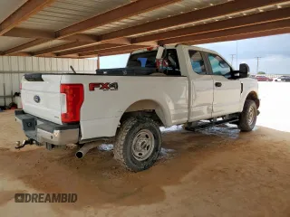 2018 Ford F-250 XL with VIN 1FT7X2B68JEB42253, listed as a Copart auction lot 62871265 with 194,846 mi miles and Clean title. Bid and sale history available at DreamBid. Image 3.