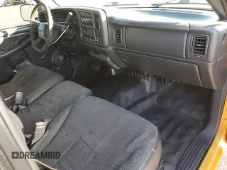 1999 GMC New Sierra 1500 SL with VIN 1GTEC14V1XE519984, listed as a Copart auction lot 49338825 with 304,929 mi miles and Salvage Title. Bid and sale history available at carsss.com. Image 8.