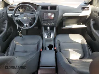 2014 Volkswagen Jetta SE with VIN 3VWD17AJ9EM323625, listed as a Copart auction lot 58211655 with 108,099 mi miles and Salvage title. Bid and sale history available at DreamBid. Image 8.