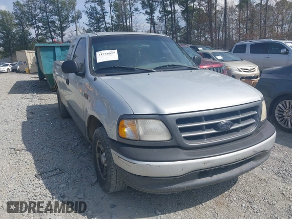 2000 Ford F-150 XL with VIN 1FTZX1724YKA68172, listed as a IAAI auction lot 41788097 with 229,732 mi miles. Bid and sale history available at carsss.com. Image 1.