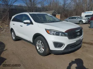 2017 Kia Sorento LX V6 with VIN 5XYPGDA58HG215501, listed as a IAAI auction lot 41804111 with 199,350 mi miles. Bid and sale history available at carsss.com. Image 1.