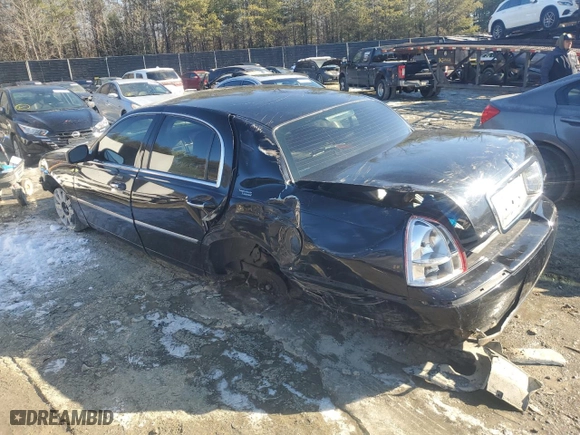 2009 Lincoln Town Car Signature Limited with VIN 2LNHM82VX9X605863, listed as a Copart auction lot 86781054 with 139,339 mi miles and Salvage Title. Bid and sale history available at carsss.com. Image 2.