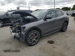 2024 Alfa Romeo Stelvio Veloce z VIN ZASPAKBN1R7D74757, wystawiony jako Copart lot #81093484 z przebiegiem 13 847 mil mil oraz Nie do naprawy • Non repairable. Historia ofert i sprzedaży dostępna na DreamBid. Obrazek 1.