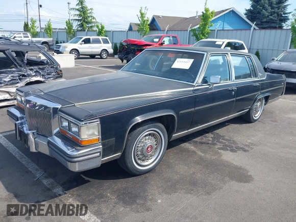 1987 Cadillac Brougham z VIN 1G6DW51Y0H9753376, wystawiony jako IAAI lot #42114437 z przebiegiem 69 484 mil mil oraz . Historia ofert i sprzedaży dostępna na DreamBid. Obrazek 2.