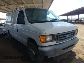 2003 Ford Econoline Cargo z VIN 1FTNS242X3HA64916, wystawiony jako IAAI lot #42196556 z przebiegiem 246 790 mil mil oraz . Historia ofert i sprzedaży dostępna na DreamBid. Obrazek 1.