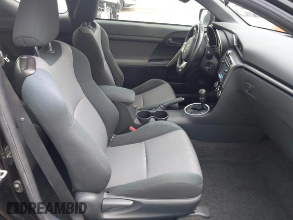 2014 Scion tC z VIN JTKJF5C76E3078256, wystawiony jako IAAI lot #42437930 z przebiegiem 239 399 mil mil oraz . Historia ofert i sprzedaży dostępna na DreamBid. Obrazek 5.