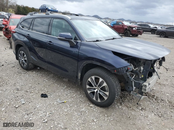 2021 Toyota Highlander XLE with VIN 5TDHZRAHXMS523935, listed as a Copart auction lot 47992635 with 50,094 mi miles and Clean Title. Bid and sale history available at carsss.com. Image 4.
