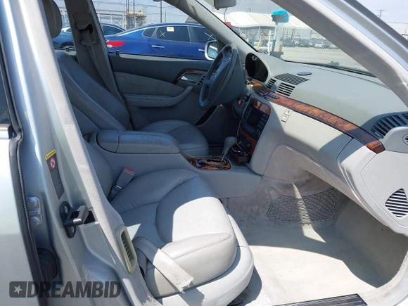 2006 Mercedes-Benz S 500 z VIN WDBNG75J46A464972, wystawiony jako IAAI lot #42153354 z przebiegiem 126 221 mil mil oraz . Historia ofert i sprzedaży dostępna na DreamBid. Obrazek 5.