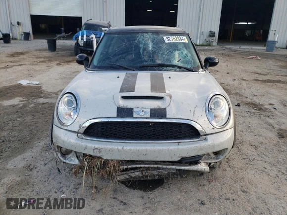 2014 MINI Clubman S z VIN WMWZG3C52ETY33460, wystawiony jako Copart lot #82752834 z przebiegiem 130 015 mil mil oraz Szkoda całkowita • Salvage title. Historia ofert i sprzedaży dostępna na DreamBid. Obrazek 5.