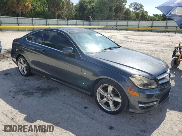 2012 Mercedes-Benz C 250 с VIN WDDGJ4HB6CF773930, выставлен на аукционе Copart как лот 62234215 с пробегом 159 787 миль миль и Чистый • Clean title. История ставок и продаж доступна на DreamBid. Изображение 4.