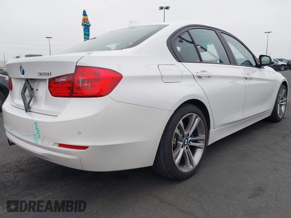2015 BMW 3 Series 328i с VIN WBA3C1C57FK120258, выставлен на аукционе IAAI как лот 42425656 с пробегом 99 162 миль миль и . История ставок и продаж доступна на DreamBid. Изображение 4.
