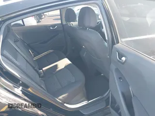 2019 Hyundai Ioniq SEL z VIN KMHC75LC3KU105621, wystawiony jako IAAI lot #42260425 z przebiegiem 58 668 mil mil oraz . Historia ofert i sprzedaży dostępna na DreamBid. Obrazek 8.