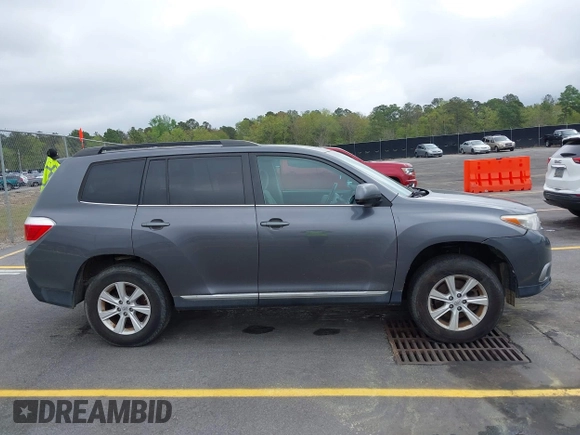 2013 Toyota Highlander with VIN 5TDZA3EH2DS045965, listed as a IAAI auction lot 41922104 with 182,688 mi miles and . Bid and sale history available at DreamBid. Image 14.