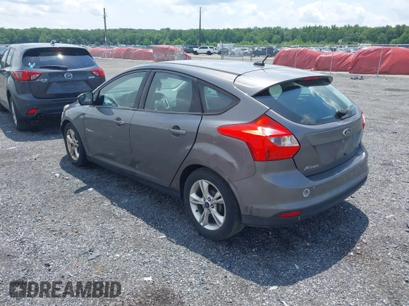 2014 Ford Focus SE z VIN 1FADP3K20EL188088, wystawiony jako IAAI lot #42455783 z przebiegiem 201 105 mil mil oraz . Historia ofert i sprzedaży dostępna na DreamBid. Obrazek 3.