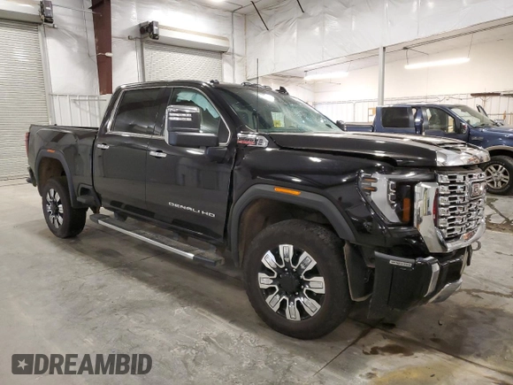 2024 GMC Sierra 3500HD Denali z VIN 1GT49WEY5RF308915, wystawiony jako Copart lot #72927244 z przebiegiem 18 383 mil mil oraz Szkoda całkowita • Salvage title. Historia ofert i sprzedaży dostępna na DreamBid. Obrazek 4.