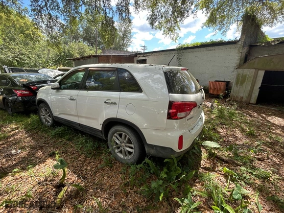 2014 Kia Sorento LX with VIN 5XYKT3A63EG504676, listed as a Copart auction lot 51374835 with NaN miles and Clean Title. Bid and sale history available at carsss.com. Image 3.