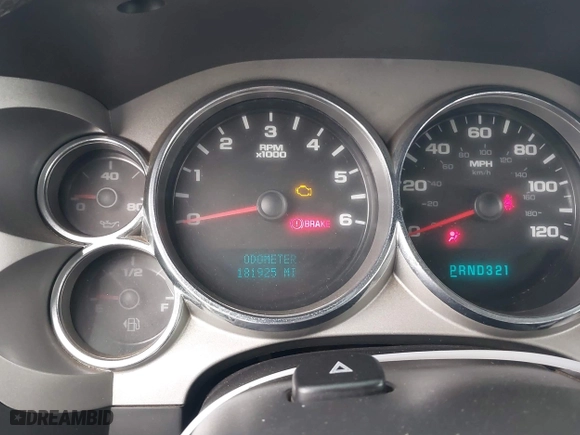 2007 Chevrolet Silverado 1500 LT w/1LT with VIN 2GCEC13C971586267, listed as a IAAI auction lot 41867101 with 181,925 mi miles. Bid and sale history available at carsss.com. Image 7.