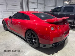 2015 Nissan GT-R Premium z VIN JN1AR5EF2FM281470, wystawiony jako Copart lot #82454854 z przebiegiem 60 081 mil mil oraz Czysty tytuł • Clean title. Historia ofert i sprzedaży dostępna na DreamBid. Obrazek 3.