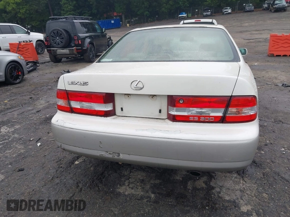 2001 Lexus ES 300 z VIN JT8BF28G410307451, wystawiony jako IAAI lot #42369871 z przebiegiem 290 620 mil mil oraz . Historia ofert i sprzedaży dostępna na DreamBid. Obrazek 16.