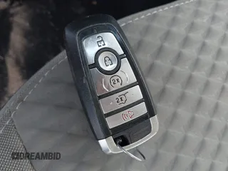 2022 Ford Escape SE z VIN 1FMCU0G64NUB84513, wystawiony jako IAAI lot #42579903 z przebiegiem 44 546 mil mil oraz . Historia ofert i sprzedaży dostępna na DreamBid. Obrazek 11.