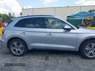 2025 Audi Q5 S line Premium z VIN WA1GAAFYXS2020823, wystawiony jako IAAI lot #42318926 z przebiegiem 9805 mil mil oraz . Historia ofert i sprzedaży dostępna na DreamBid. Obrazek 14.