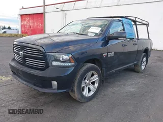 2013 Ram 1500 Sport z VIN 1C6RR7HT2DS675709, wystawiony jako IAAI lot #41272293 z przebiegiem 153 006 mil mil oraz . Historia ofert i sprzedaży dostępna na DreamBid. Obrazek 2.