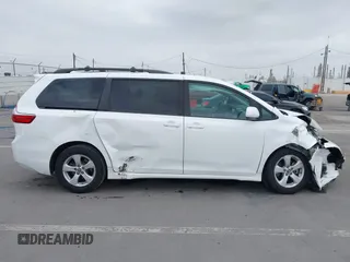 2020 Toyota Sienna LE Auto Access Seat с VIN 5TDKZ3DC0LS044909, выставлен на аукционе IAAI как лот 42289084 с пробегом 71 090 миль миль и . История ставок и продаж доступна на DreamBid. Изображение 14.