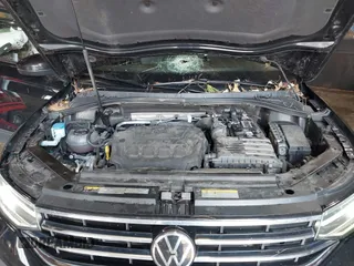 2022 Volkswagen Tiguan SE z VIN 3VV2B7AX6NM073743, wystawiony jako IAAI lot #39948815 z przebiegiem 56 368 mil mil oraz . Historia ofert i sprzedaży dostępna na DreamBid. Obrazek 10.