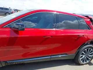 2024 Cadillac LYRIQ Sport z VIN 1GYKPWRL1RZ129064, wystawiony jako IAAI lot #41919587 z przebiegiem 2148 mil mil oraz . Historia ofert i sprzedaży dostępna na DreamBid. Obrazek 14.