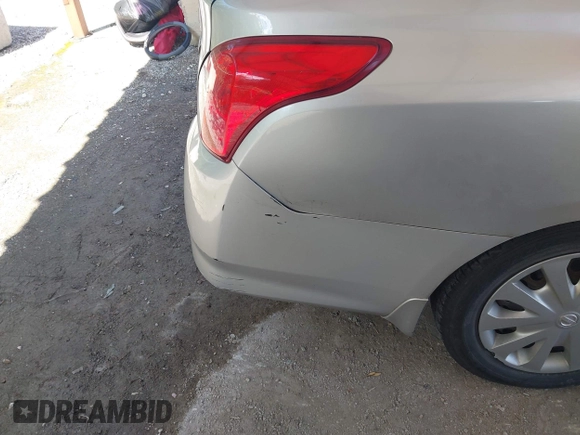 2016 Nissan Versa SV z VIN 3N1CN7APXGL871121, wystawiony jako IAAI lot #42304960 z przebiegiem 137 438 mil mil oraz . Historia ofert i sprzedaży dostępna na DreamBid. Obrazek 14.