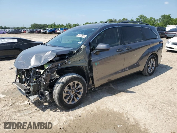 2024 Toyota Sienna LE z VIN 5TDKRKEC0RS186405, wystawiony jako Copart lot #56057695 z przebiegiem 36 184 mil mil oraz Szkoda całkowita • Salvage title. Historia ofert i sprzedaży dostępna na DreamBid. Obrazek 1.