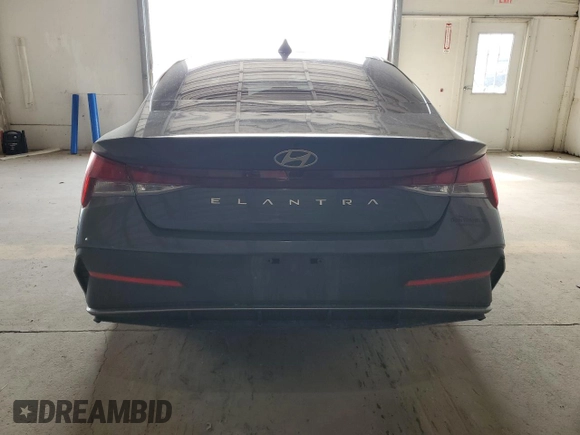2024 Hyundai Elantra SEL z VIN KMHLM4DG4RU818817, wystawiony jako Copart lot #51142255 z przebiegiem 10 725 mil mil oraz Szkoda całkowita • Salvage title. Historia ofert i sprzedaży dostępna na DreamBid. Obrazek 6.