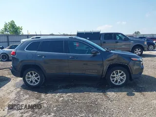 2016 Jeep Cherokee Latitude with VIN 1C4PJLCB1GW113585, listed as a IAAI auction lot 42457964 with 92,736 mi miles and . Bid and sale history available at DreamBid. Image 13.
