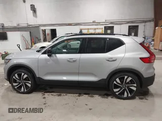 2024 Volvo XC40 Plus Dark Theme с VIN YV4L12UL0R2366601, выставлен на аукционе IAAI как лот 42206699 с пробегом 14 701 миль миль и . История ставок и продаж доступна на DreamBid. Изображение 14.