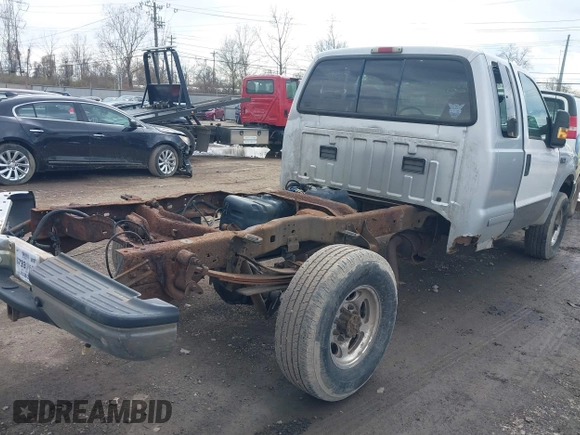 2001 Ford F-250 XL z VIN 1FTNX21L41EA04501, wystawiony jako IAAI lot #41857447 z przebiegiem 291 556 mil mil oraz . Historia ofert i sprzedaży dostępna na DreamBid. Obrazek 4.