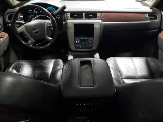2010 GMC Yukon XL z VIN 1GKUKKE39AR133545, wystawiony jako Copart lot #48622635 z przebiegiem 243 633 mil mil oraz Tytuł czysty. Historia ofert i sprzedaży dostępna na DreamBid. Obrazek 8.