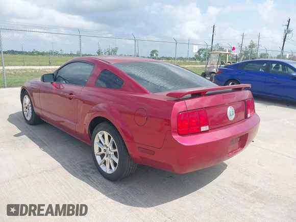 2007 Ford Mustang Deluxe with VIN 1ZVFT80N175279478, listed as a IAAI auction lot 42105526 with 167,176 mi miles. Bid and sale history available at carsss.com. Image 3.