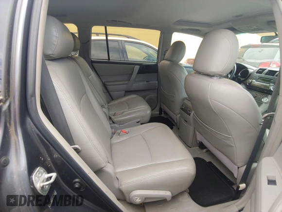 2010 Toyota Highlander with VIN 5TDZK3EH1AS010097, listed as a Copart auction lot 54011725 with 228,242 mi miles and Clean title. Bid and sale history available at DreamBid. Image 6.