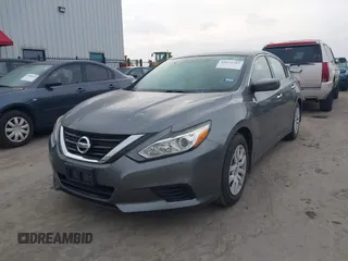 2018 Nissan Altima 2.5 SR with VIN 1N4AL3AP3JC165961, listed as a IAAI auction lot 41875782 with 56,252 mi miles. Bid and sale history available at carsss.com. Image 17.