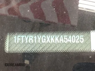 2019 Ford Transit z VIN 1FTYR1YGXKKA54025, wystawiony jako IAAI lot #42650341 z przebiegiem 129 672 mil mil oraz . Historia ofert i sprzedaży dostępna na DreamBid. Obrazek 16.