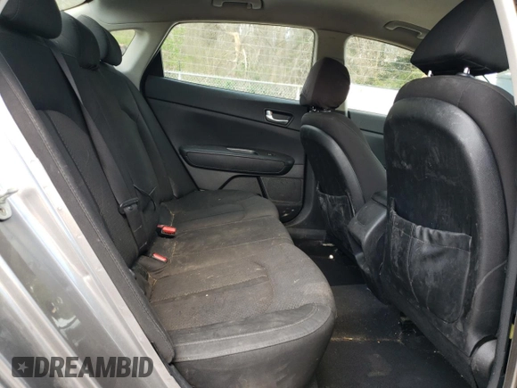 2016 Kia Optima LX z VIN 5XXGT4L34GG098901, wystawiony jako Copart lot #54388685 z przebiegiem 136 223 mil mil oraz Szkoda całkowita • Salvage title. Historia ofert i sprzedaży dostępna na DreamBid. Obrazek 10.