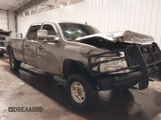 2007 Chevrolet Silverado 3500HD SRW 1LT z VIN 1GCHK33677F513624, wystawiony jako IAAI lot #41455057 z przebiegiem 252 661 mil mil oraz . Historia ofert i sprzedaży dostępna na DreamBid. Obrazek 1.