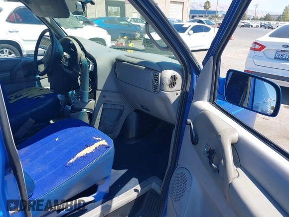 1996 GMC Safari Cargo with VIN 1GTDM19W2TB501189, listed as a IAAI auction lot 38223202 with 71,447 mi miles. Bid and sale history available at carsss.com. Image 5.