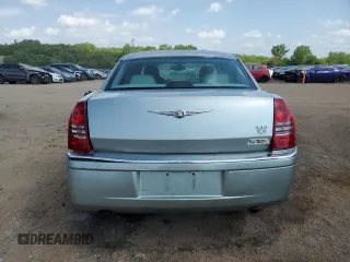 2005 Chrysler 300 C z VIN 2C3JA63H25H174455, wystawiony jako Copart lot #57106275 z przebiegiem 115 226 mil mil oraz Szkoda całkowita • Salvage title. Historia ofert i sprzedaży dostępna na DreamBid. Obrazek 6.
