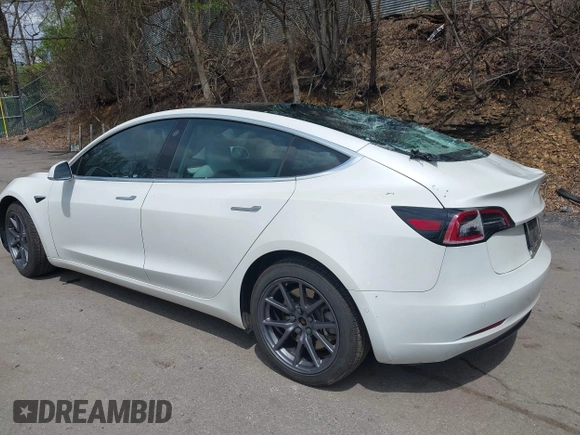 2020 Tesla Model 3 Long Range z VIN 5YJ3E1EB0LF712545, wystawiony jako IAAI lot #42198461 z przebiegiem 22 322 mil mil oraz . Historia ofert i sprzedaży dostępna na DreamBid. Obrazek 3.