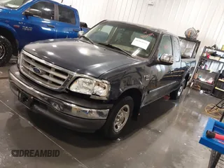 2001 Ford F-150 XL z VIN 1FTRX17L61NB44147, wystawiony jako IAAI lot #41464804 z przebiegiem 130 860 mil mil oraz . Historia ofert i sprzedaży dostępna na DreamBid. Obrazek 2.